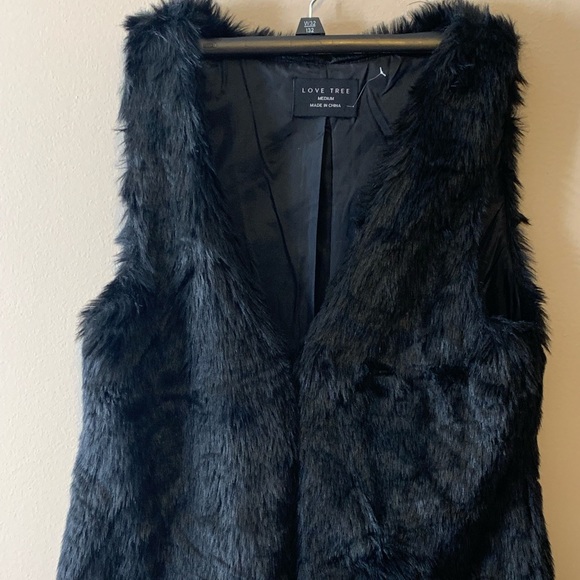 Forever 21 Other - Faux fur vest